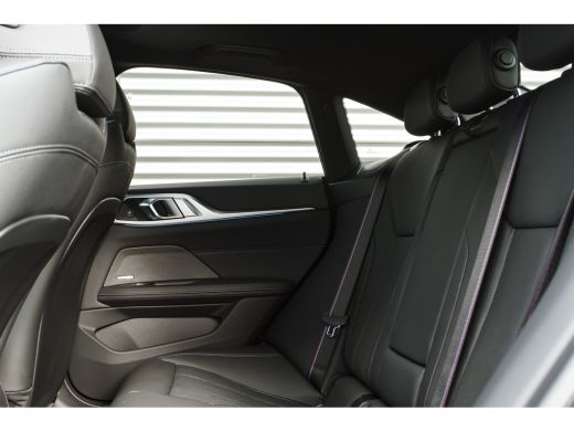 BMW i4 eDrive40 High Executive M Sport / Schuif-kanteldak / M Adaptief onderstel / Comfort Access / Adap... ActivLease financial lease