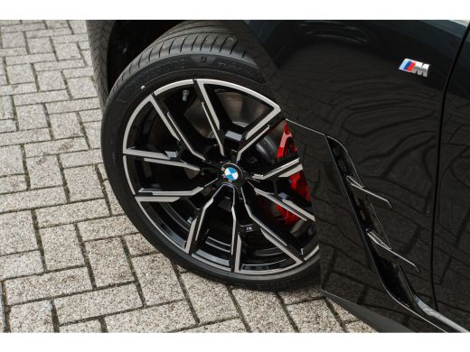 BMW i4 eDrive40 High Executive M Sport / Schuif-kanteldak / M Adaptief onderstel / Comfort Access / Adap... ActivLease financial lease