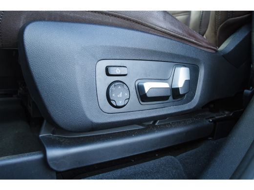 BMW iX3 High Executive / Trekhaak / Sportstoelen / Adaptief onderstel / Comfort Access / Adaptieve LED / ... ActivLease financial lease