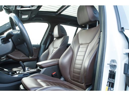 BMW iX3 High Executive / Trekhaak / Sportstoelen / Adaptief onderstel / Comfort Access / Adaptieve LED / ... ActivLease financial lease