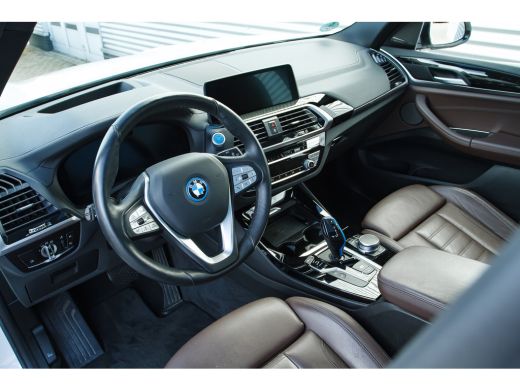 BMW iX3 High Executive / Trekhaak / Sportstoelen / Adaptief onderstel / Comfort Access / Adaptieve LED / ... ActivLease financial lease