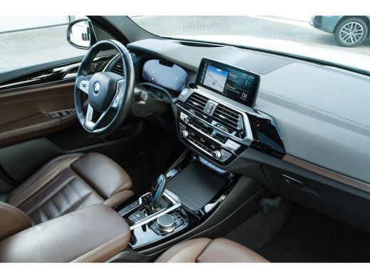 BMW iX3 High Executive / Trekhaak / Sportstoelen / Adaptief onderstel / Comfort Access / Adaptieve LED / ... ActivLease financial lease