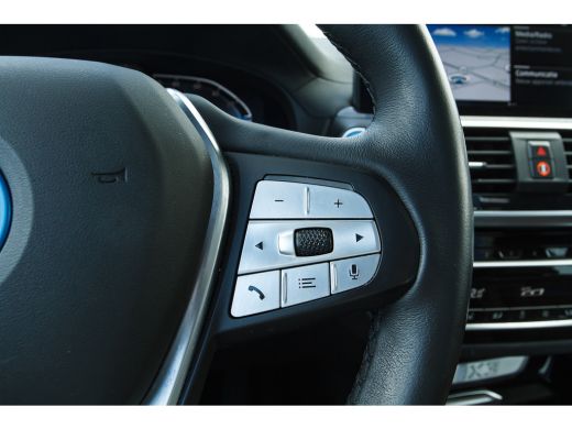 BMW iX3 High Executive / Trekhaak / Sportstoelen / Adaptief onderstel / Comfort Access / Adaptieve LED / ... ActivLease financial lease