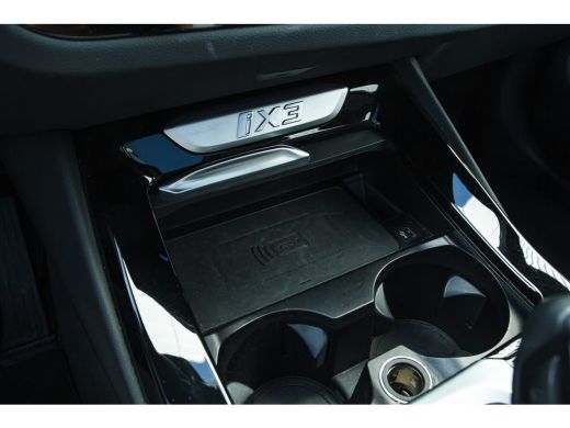 BMW iX3 High Executive / Trekhaak / Sportstoelen / Adaptief onderstel / Comfort Access / Adaptieve LED / ... ActivLease financial lease