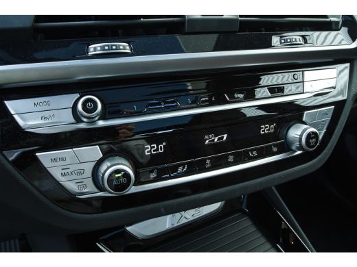 BMW iX3 High Executive / Trekhaak / Sportstoelen / Adaptief onderstel / Comfort Access / Adaptieve LED / ... ActivLease financial lease