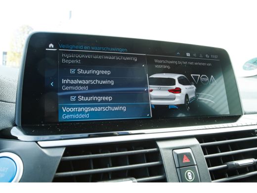 BMW iX3 High Executive / Trekhaak / Sportstoelen / Adaptief onderstel / Comfort Access / Adaptieve LED / ... ActivLease financial lease