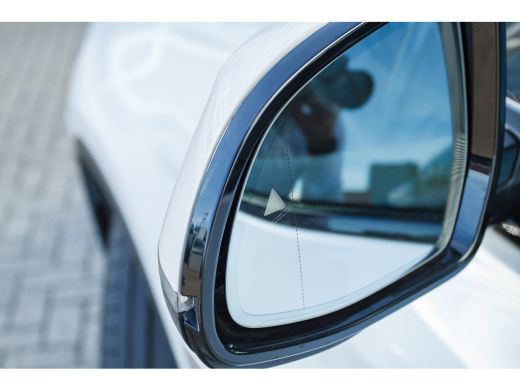 BMW iX3 High Executive / Trekhaak / Sportstoelen / Adaptief onderstel / Comfort Access / Adaptieve LED / ... ActivLease financial lease