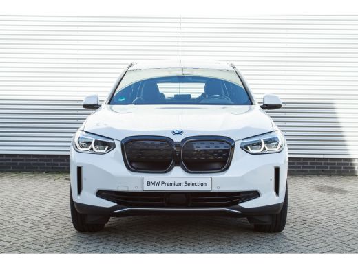 BMW iX3 High Executive / Trekhaak / Sportstoelen / Adaptief onderstel / Comfort Access / Adaptieve LED / ... ActivLease financial lease