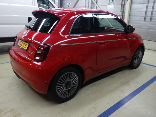 Fiat 500e Urban 42 kWh 3 Fase | Navigatie | Pack Comfort + Style | Keyless-Entry | Dodehoek-Detectie | 16"L... ActivLease financial lease