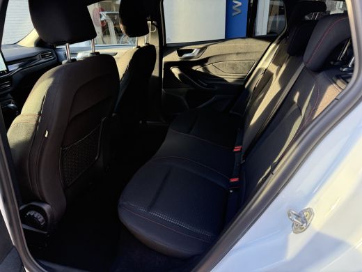 Ford Focus 1.0 EcoBoost Hybrid ST Line Automaat 155pk | Winter pack | Apdat. Cruise | Afneembare trekhaak | ... ActivLease financial lease