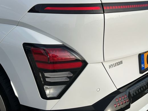 Hyundai Kona Comfort Smart 65.4 kWh 217pk | Camera | Carplay draadloos | Trekhaak afneembaar | Climate control... ActivLease financial lease