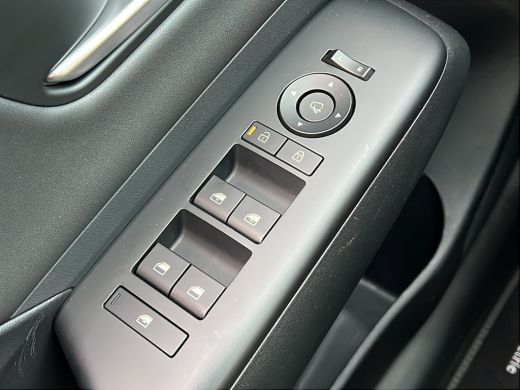 Hyundai Kona Comfort Smart 65.4 kWh 217pk | Camera | Carplay draadloos | Trekhaak afneembaar | Climate control... ActivLease financial lease