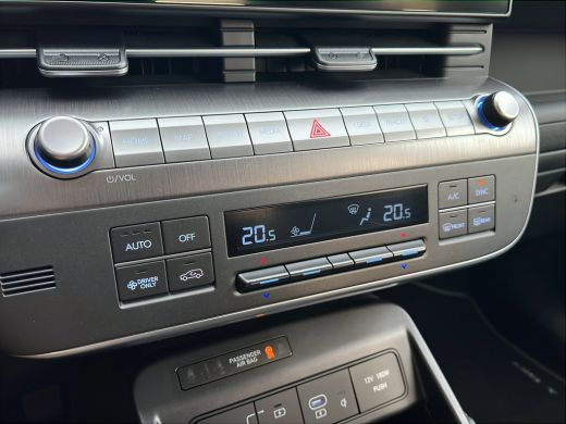 Hyundai Kona Comfort Smart 65.4 kWh 217pk | Camera | Carplay draadloos | Trekhaak afneembaar | Climate control... ActivLease financial lease