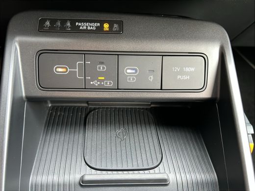 Hyundai Kona Comfort Smart 65.4 kWh 217pk | Camera | Carplay draadloos | Trekhaak afneembaar | Climate control... ActivLease financial lease