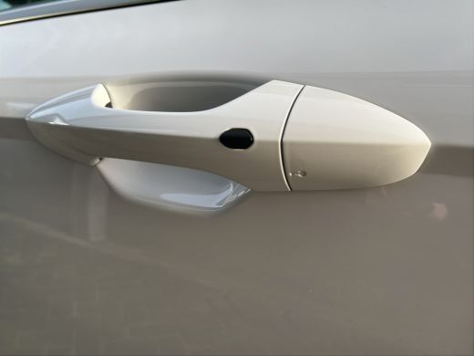 Hyundai Kona Comfort Smart 65.4 kWh 217pk | Camera | Carplay draadloos | Trekhaak afneembaar | Climate control... ActivLease financial lease