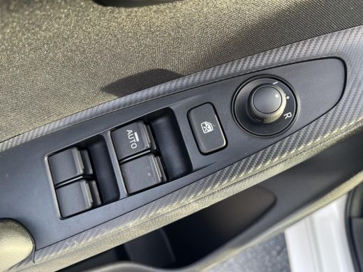 Mazda 2 1.5 e-SkyActiv-G 90 Centre-Line | All-Weather banden | Apple Carplay/Android Auto | Navigatie | ActivLease financial lease