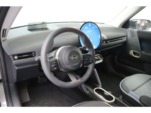 Mini 3-Deurs Cooper E / Classic / Pakket S / 17" Parallel Spoke 2-tone ActivLease financial lease