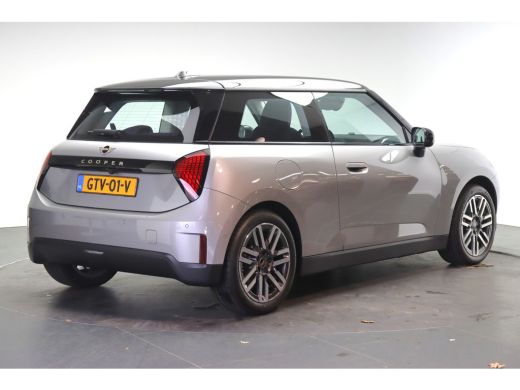 Mini 3-Deurs Cooper E / Classic / Pakket S / 17" Parallel Spoke 2-tone ActivLease financial lease