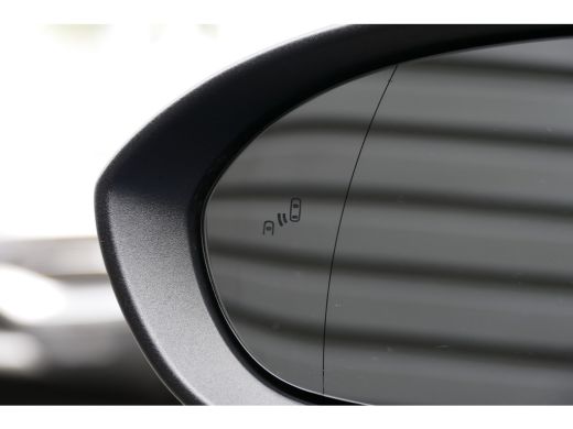 Opel Astra 1.2 TURBO 110PK 5-DRS DESIGN & TECH / NAVI / LED / CLIMA / PDC / 16"LMV / CAMERA / TREKHAAK / BLU... ActivLease financial lease