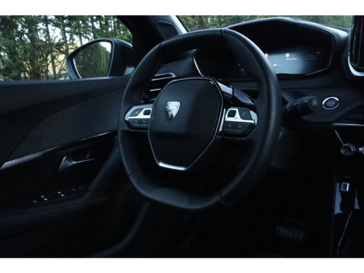 Peugeot 2008 1.2 Hybrid 145 Allure | Adaptieve Cruise | 360 Camera | Navi | Keyless | Carplay | Dodehoekdetectie ActivLease financial lease