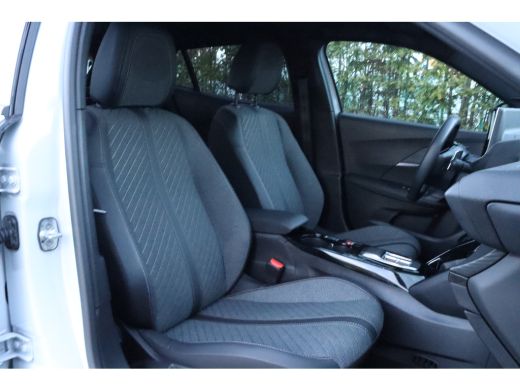 Peugeot 2008 1.2 Hybrid 145 Allure | Adaptieve Cruise | 360 Camera | Navi | Keyless | Carplay | Dodehoekdetectie ActivLease financial lease