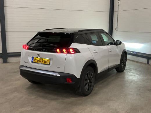 Peugeot e-2008 EV GT Pack 50 kWh 3 Fase | Adaptive Cruise | 1e Eigenaar | Alcantara | Dealeronderhouden | Sfeerv... ActivLease financial lease