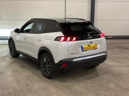 Peugeot e-2008 EV GT Pack 50 kWh 3 Fase | Adaptive Cruise | 1e Eigenaar | Alcantara | Dealeronderhouden | Sfeerv... ActivLease financial lease