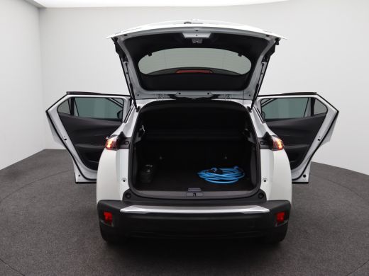 Peugeot e-2008 EV GT Pack 50 kWh | Achterbank in delen neerklapbaar | Achteruitrijcamera | Achteruitrijcamera st... ActivLease financial lease