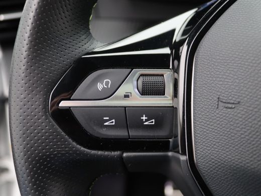 Peugeot e-2008 EV GT Pack 50 kWh | Achterbank in delen neerklapbaar | Achteruitrijcamera | Achteruitrijcamera st... ActivLease financial lease