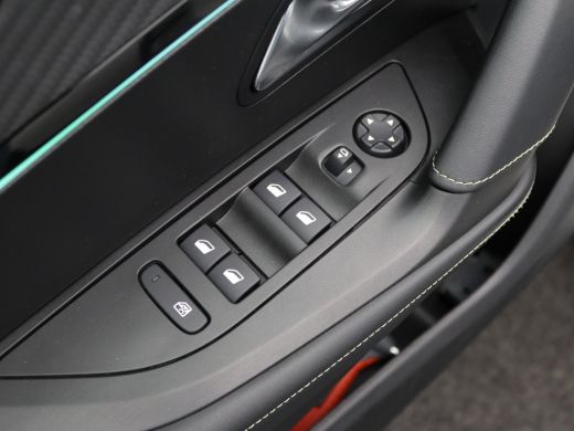 Peugeot e-2008 EV GT Pack 50 kWh | Achterbank in delen neerklapbaar | Achteruitrijcamera | Achteruitrijcamera st... ActivLease financial lease