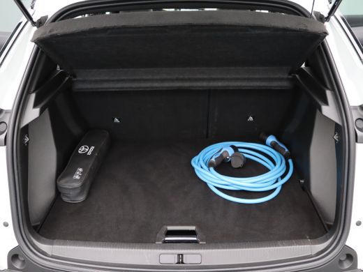 Peugeot e-2008 EV GT Pack 50 kWh | Achterbank in delen neerklapbaar | Achteruitrijcamera | Achteruitrijcamera st... ActivLease financial lease