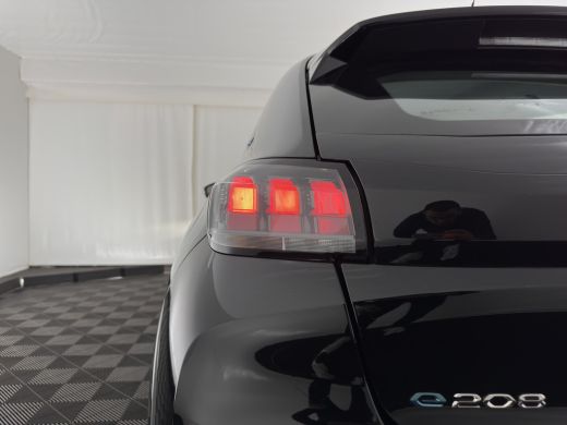 Peugeot e-208 EV Active Pack 50 kWh {SOH-99%} [ 3-Fase ] (INCL.BTW) Aut. *FULL-LED | MICROFIBRE | SPORT-SEATS |... ActivLease financial lease