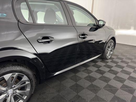 Peugeot e-208 EV Active Pack 50 kWh {SOH-99%} [ 3-Fase ] (INCL.BTW) Aut. *FULL-LED | MICROFIBRE | SPORT-SEATS |... ActivLease financial lease