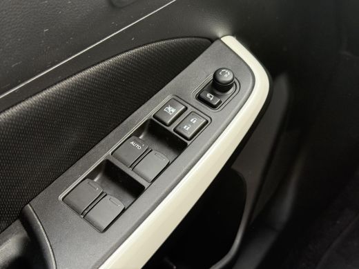 Suzuki Swift 1.2 Stijl Smart Hybrid **STOELVERWARING/ KEYLESS/ ADAPTIEF CRUISE CONTROL/ 36 MAANDEN GARANTIE** ActivLease financial lease