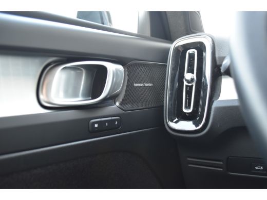Volvo  XC40 2.0 B4 Plus Dark | HarmanKardon | Trekhaak | Elektrische Stoel met Geheugen | ActivLease financial lease