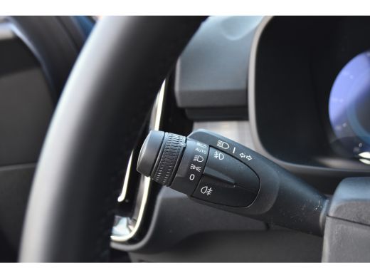 Volvo  XC40 2.0 B4 Plus Dark | HarmanKardon | Trekhaak | Elektrische Stoel met Geheugen | ActivLease financial lease