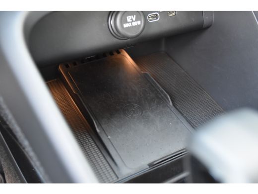 Volvo  XC40 2.0 B4 Plus Dark | HarmanKardon | Trekhaak | Elektrische Stoel met Geheugen | ActivLease financial lease