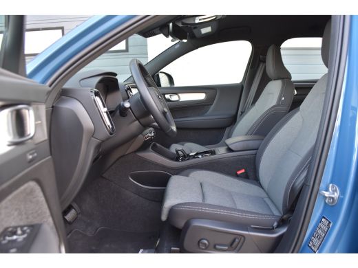 Volvo  XC40 2.0 B4 Plus Dark | HarmanKardon | Trekhaak | Elektrische Stoel met Geheugen | ActivLease financial lease