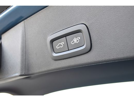 Volvo  XC40 2.0 B4 Plus Dark | HarmanKardon | Trekhaak | Elektrische Stoel met Geheugen | ActivLease financial lease