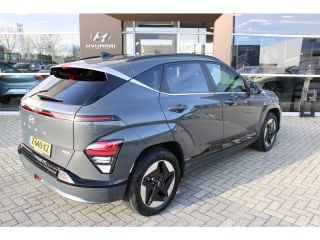 Hyundai Kona Premium 65.4 kWh + 17 INCH | Leder | 360 camera | Elektrische voorstoelen met geheugenfunctie | P...