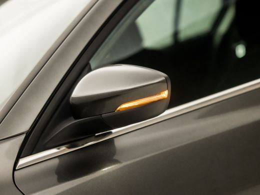 Ford Focus 1.0 EcoBoost Titanium Sport (APPLE CARPLAY, GROOT NAVI, CLIMATE, CAMERA, KEYLESS, LM VELGEN, SPOR... ActivLease financial lease