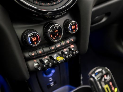 Mini Electric Yours 33 kWh 184Pk Automaat (PANORAMADAK, VIRTUAL COCKPIT, APPLE CARPLAY, HEAD-UP DISPLAY, LEDER,... ActivLease financial lease