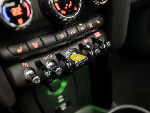 Mini Electric Yours 33 kWh 184Pk Automaat (PANORAMADAK, VIRTUAL COCKPIT, APPLE CARPLAY, HEAD-UP DISPLAY, LEDER,... ActivLease financial lease