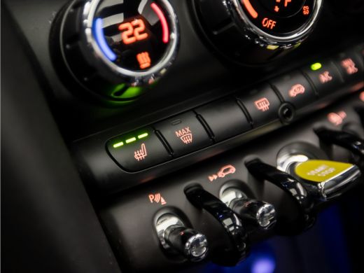 Mini Electric Yours 33 kWh 184Pk Automaat (PANORAMADAK, VIRTUAL COCKPIT, APPLE CARPLAY, HEAD-UP DISPLAY, LEDER,... ActivLease financial lease