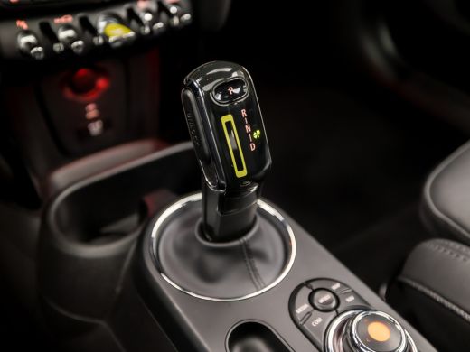 Mini Electric Yours 33 kWh 184Pk Automaat (PANORAMADAK, VIRTUAL COCKPIT, APPLE CARPLAY, HEAD-UP DISPLAY, LEDER,... ActivLease financial lease