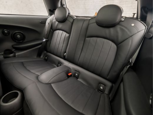 Mini Electric Yours 33 kWh 184Pk Automaat (PANORAMADAK, VIRTUAL COCKPIT, APPLE CARPLAY, HEAD-UP DISPLAY, LEDER,... ActivLease financial lease