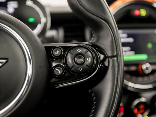 Mini Electric Yours 33 kWh 184Pk Automaat (PANORAMADAK, VIRTUAL COCKPIT, APPLE CARPLAY, HEAD-UP DISPLAY, LEDER,... ActivLease financial lease