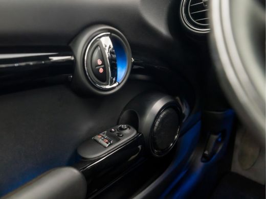 Mini Electric Yours 33 kWh 184Pk Automaat (PANORAMADAK, VIRTUAL COCKPIT, APPLE CARPLAY, HEAD-UP DISPLAY, LEDER,... ActivLease financial lease