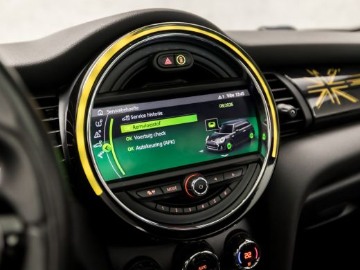 Mini Electric Yours 33 kWh 184Pk Automaat (PANORAMADAK, VIRTUAL COCKPIT, APPLE CARPLAY, HEAD-UP DISPLAY, LEDER,... ActivLease financial lease