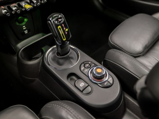 Mini Electric Yours 33 kWh 184Pk Automaat (PANORAMADAK, VIRTUAL COCKPIT, APPLE CARPLAY, HEAD-UP DISPLAY, LEDER,... ActivLease financial lease